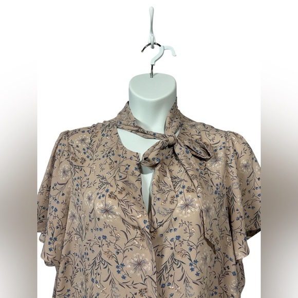 NWOT, Reitmans, Plus Size Floral Patterned Blouse, 3X, Tan, Blue 🌸 - Picture 6 of 9